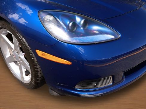 Used 2006 Chevrolet Corvette Coupe w/ Preferred Equipment Group RWD image 19