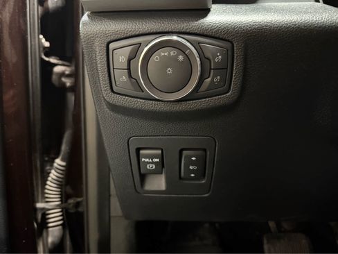 Used 2019 Ford F150 Lariat w/ Trailer Tow Package image 26