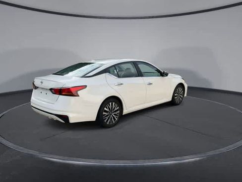 Used 2025 Nissan Altima 2.5 SV image 8