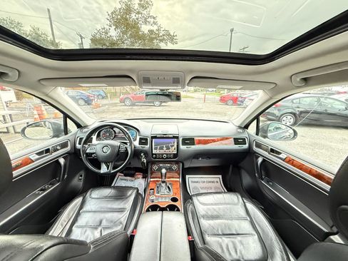 Used 2012 Volkswagen Touareg VR6 image 26