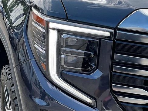 Used 2023 GMC Sierra 1500 AT4 w/ Technology Package AWD/4WD image 33