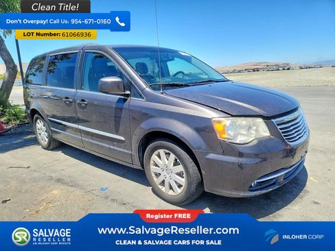 Used 2016 Chrysler Town & Country Touring FWD image 5