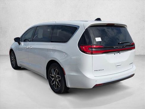 New 2027 Chrysler Pacifica Limited FWD image 6