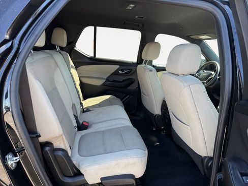 Used 2022 Chevrolet Traverse LS FWD image 18