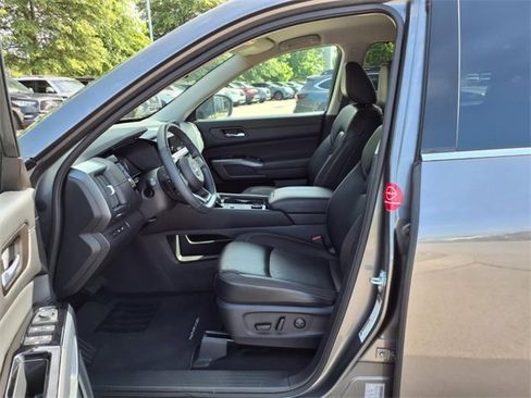 Certified 2024 Nissan Pathfinder SL image 4