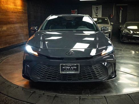 Used 2025 Toyota Camry SE FWD image 4