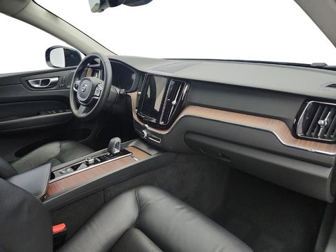 Used 2024 Volvo XC60 B5 Plus image 26