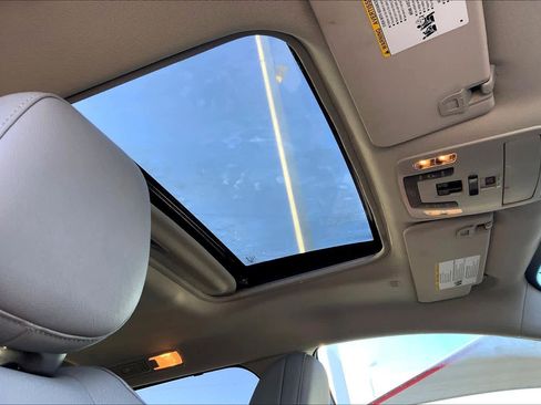 Used 2024 Toyota Sienna XLE image 14