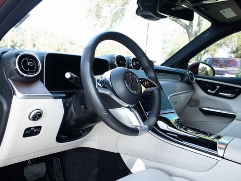 Used 2023 Mercedes-Benz GLC 300 4MATIC image 8