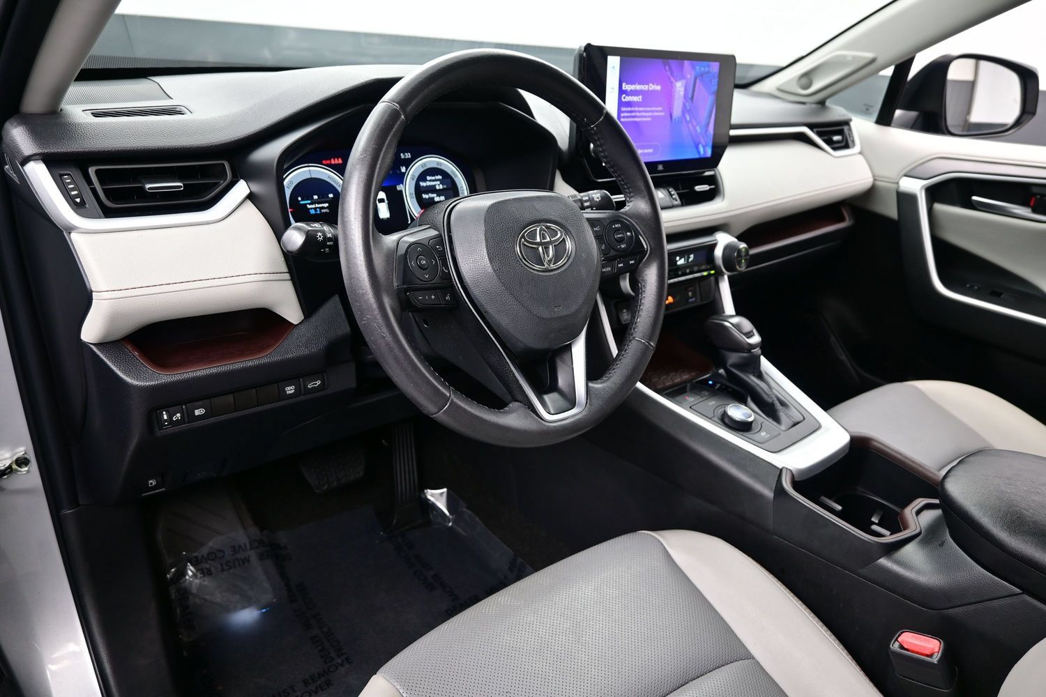 Used 2023 Toyota RAV4 Limited AWD/4WD image 13