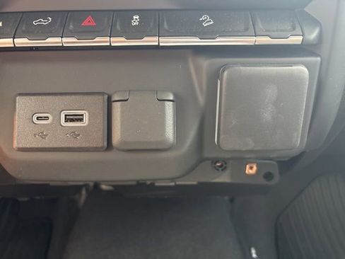 Used 2025 Chevrolet Silverado 2500 Custom w/ Custom Value Package image 31