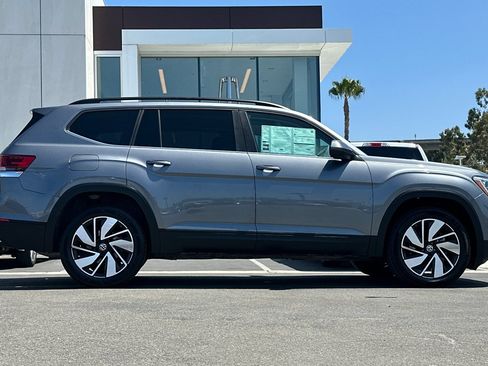 Used 2024 Volkswagen Atlas SE FWD image 2
