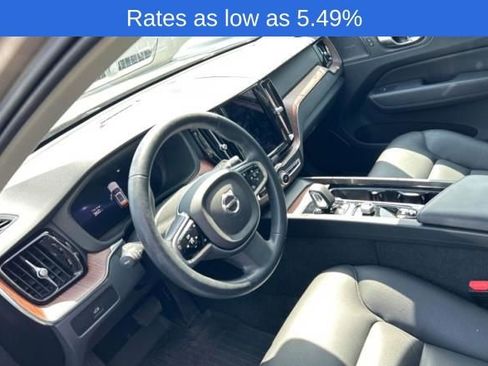Used 2023 Volvo XC60 B5 Plus image 3