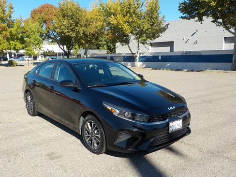Used 2023 Kia Forte LXS image 4