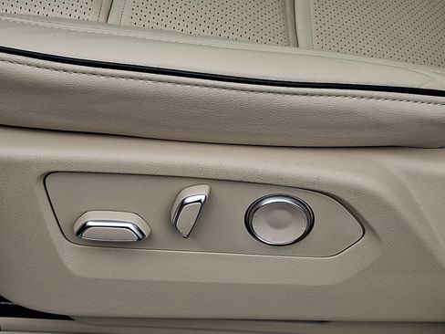 Certified 2024 Cadillac Escalade ESV Premium Luxury w/ Performance Package AWD/4WD image 17
