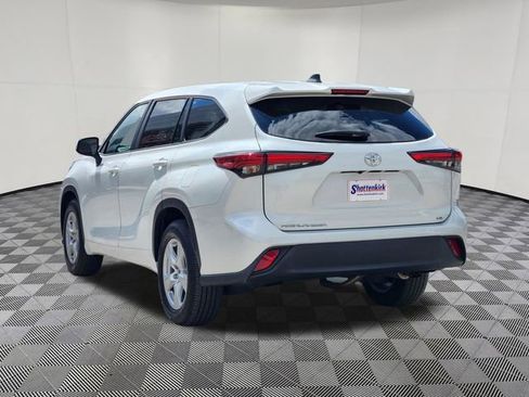Used 2023 Toyota Highlander LE image 3
