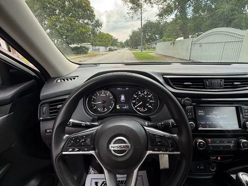 Used 2019 Nissan Rogue S FWD image 11