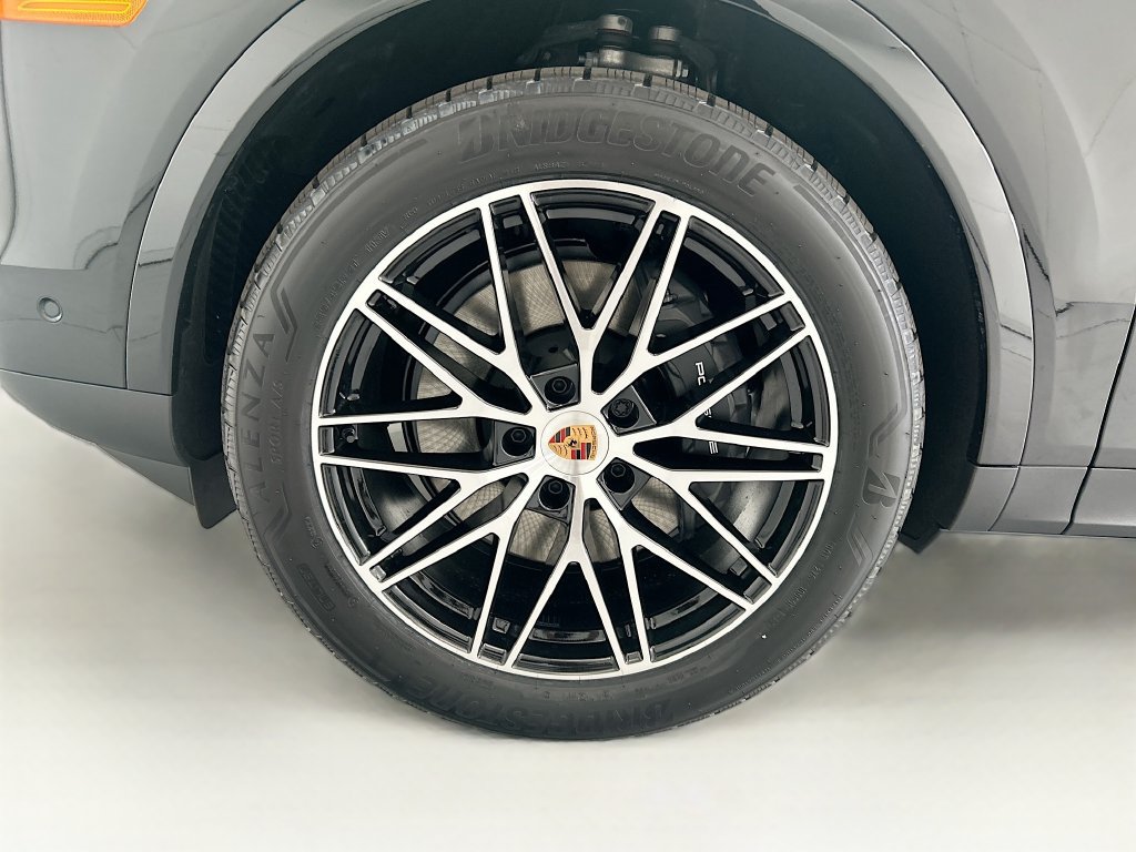 Used 2026 Porsche Cayenne AWD/4WD image 30