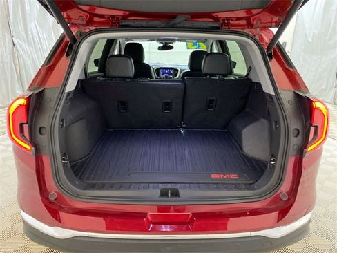 Used 2023 GMC Terrain SLT image 30