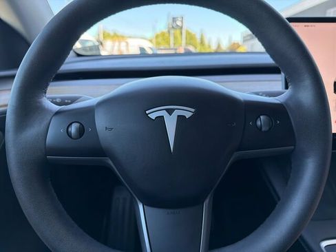 Used 2023 Tesla Model Y Long Range AWD/4WD image 28