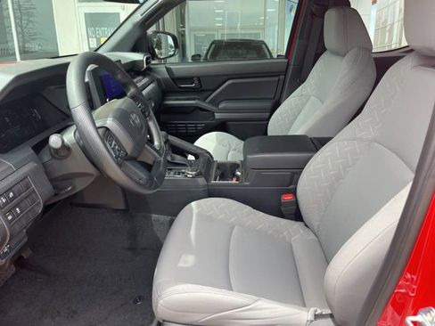 Used 2025 Toyota Tacoma SR5 AWD/4WD image 11