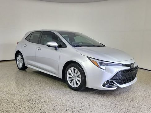 Used 2025 Toyota Corolla SE FWD image 4