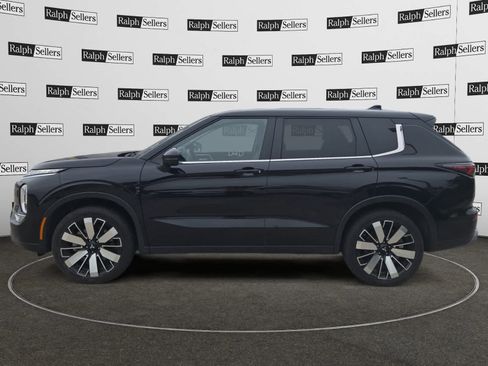 Used 2025 Mitsubishi Outlander SE AWD/4WD image 3
