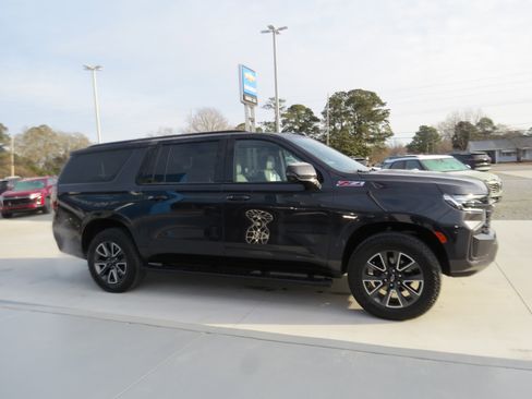 Used 2024 Chevrolet Suburban Z71 w/ Luxury Package image 6