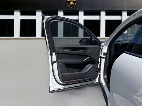 Used 2024 Porsche Cayenne Turbo GT image 25