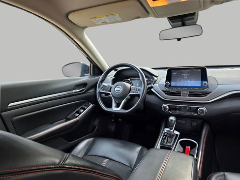 Used 2024 Nissan Altima 2.5 SR FWD image 10