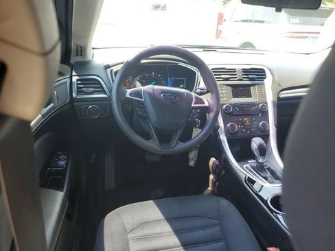 Used 2015 Ford Fusion SE FWD image 9