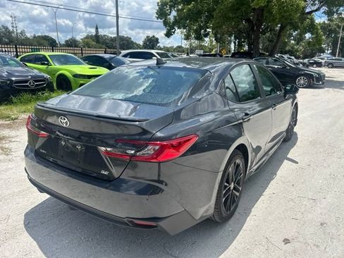 Used 2025 Toyota Camry SE FWD image 4