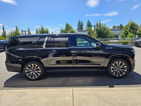 New 2026 Chevrolet Suburban High Country AWD/4WD image 6