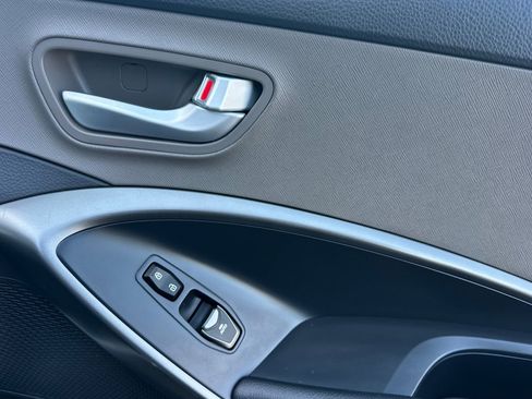 Used 2017 Hyundai Santa Fe Sport FWD image 21