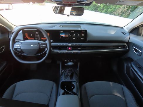 Certified 2025 Kia K4 LXS image 4