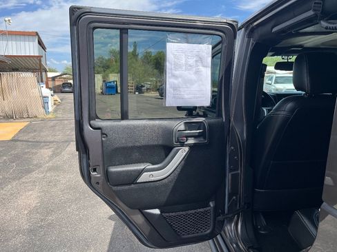 Used 2016 Jeep Wrangler Unlimited Rubicon AWD/4WD image 28