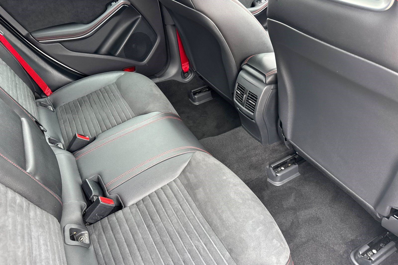 Used 2016 Mercedes-Benz CLA 250 image 33