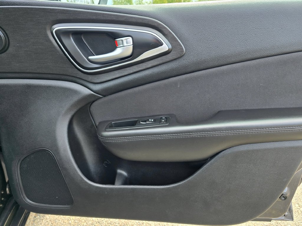 Used 2015 Chrysler 200 Limited w/ Convenience Group FWD image 20