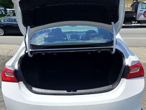 Used 2016 Chevrolet Malibu LT w/ Leather Package image 9