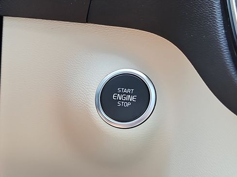 Certified 2024 Volvo XC40 B5 Ultimate w/ Climate Package AWD/4WD image 24