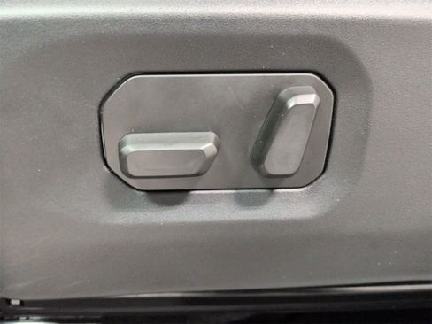 Used 2025 Jeep Wrangler Sahara w/ Safety Group image 18