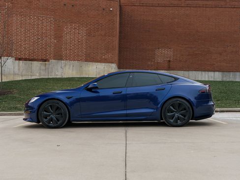 Used 2023 Tesla Model S Standard Range image 6