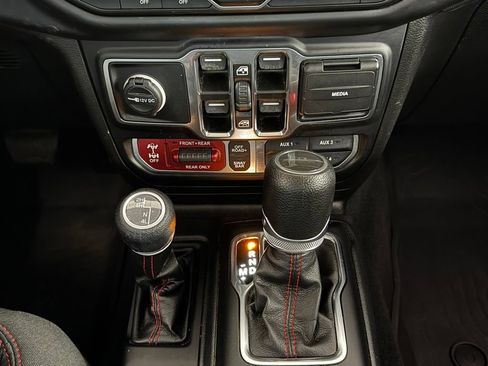 Used 2023 Jeep Gladiator Rubicon w/ Trailer Tow Package AWD/4WD image 20