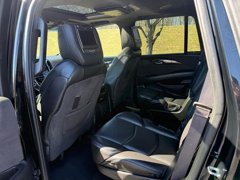 Used 2015 Cadillac Escalade Platinum image 14
