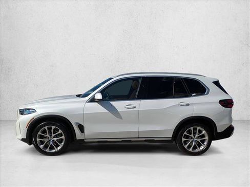 Used 2024 BMW X5 xDrive40i w/ Premium Package image 9