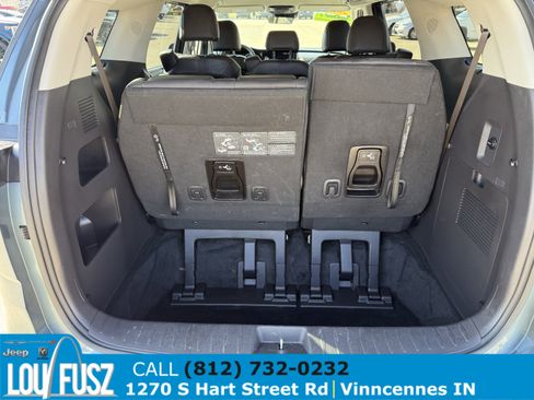 Used 2024 Kia Carnival EX image 10