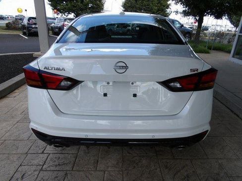 Used 2025 Nissan Altima 2.5 SR w/ SR Premium Package image 6
