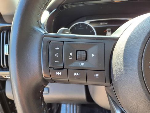 Used 2024 Nissan Pathfinder SV image 14