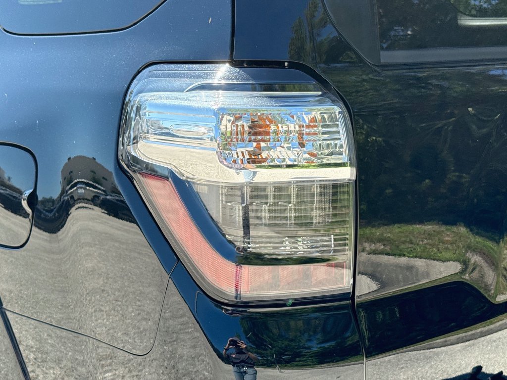 Used 2018 Toyota 4Runner Limited AWD/4WD image 10