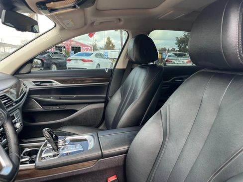 Used 2019 BMW 740i image 24